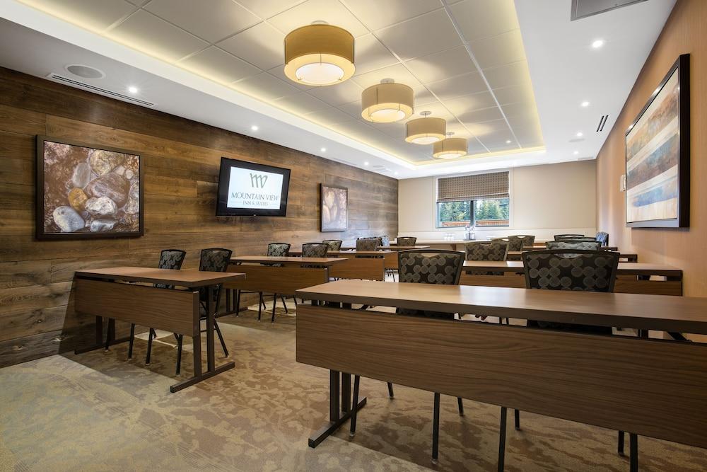 Mountain View Inn & Suites Sundre ภายนอก รูปภาพ
