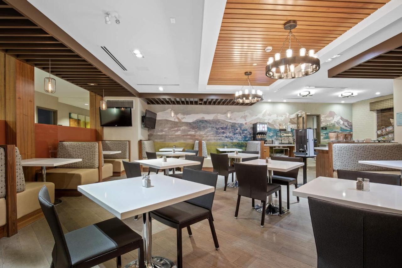 Mountain View Inn & Suites Sundre ภายนอก รูปภาพ