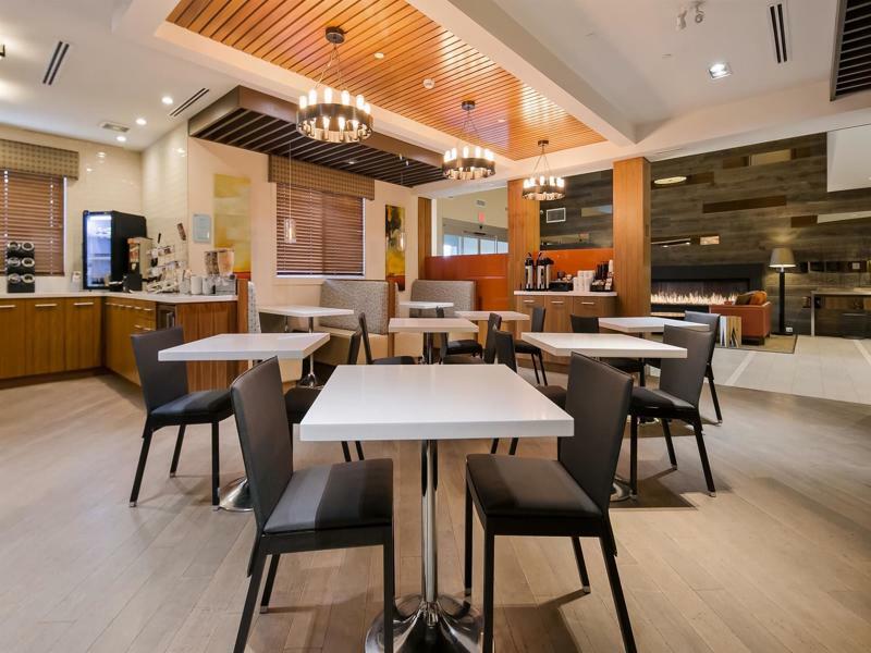 Mountain View Inn & Suites Sundre ภายนอก รูปภาพ