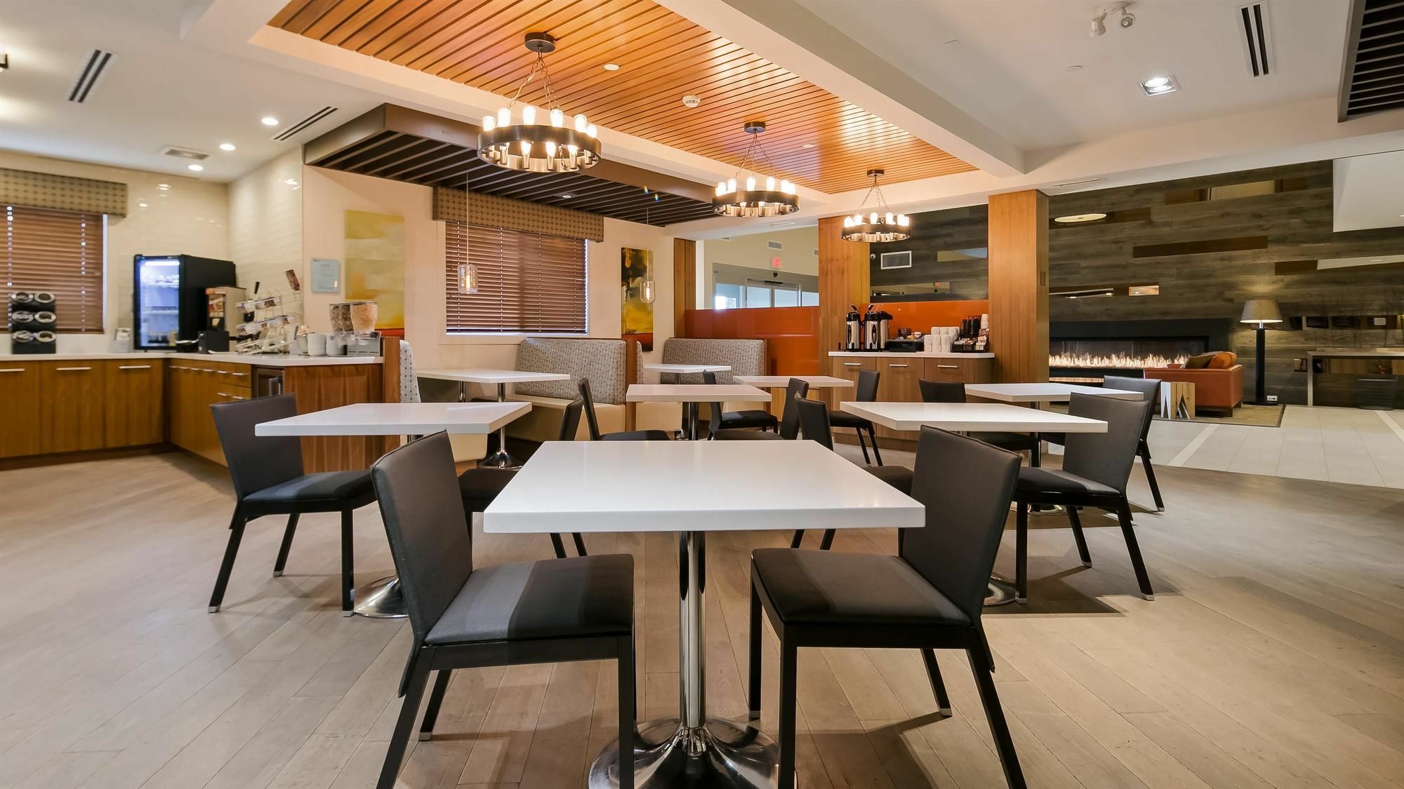 Mountain View Inn & Suites Sundre ภายนอก รูปภาพ