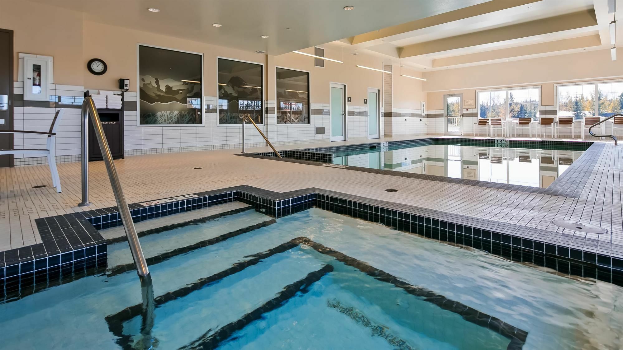 Mountain View Inn & Suites Sundre ภายนอก รูปภาพ
