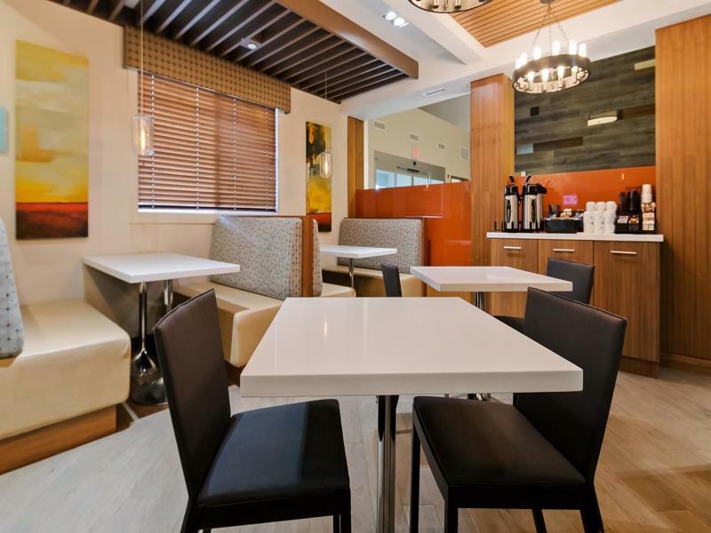Mountain View Inn & Suites Sundre ภายนอก รูปภาพ