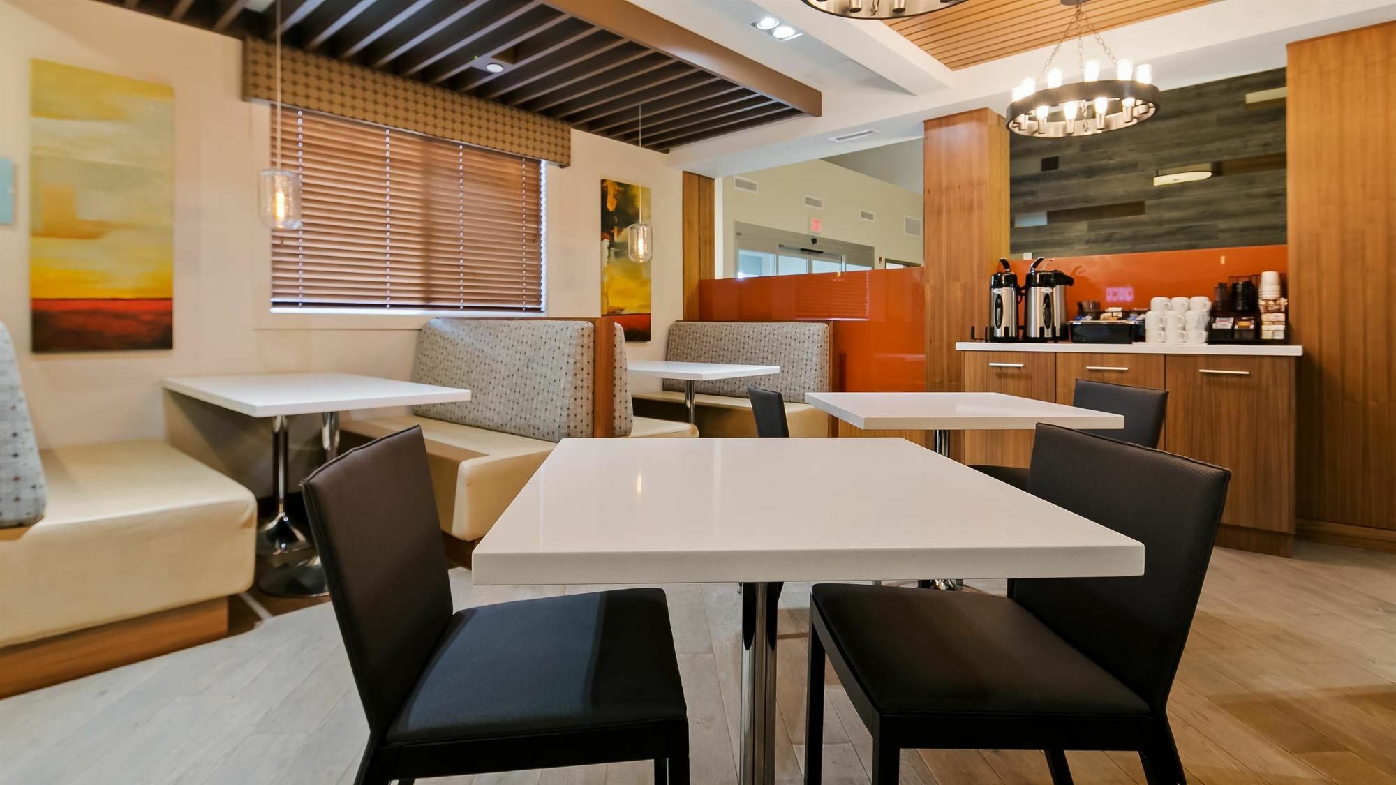 Mountain View Inn & Suites Sundre ภายนอก รูปภาพ